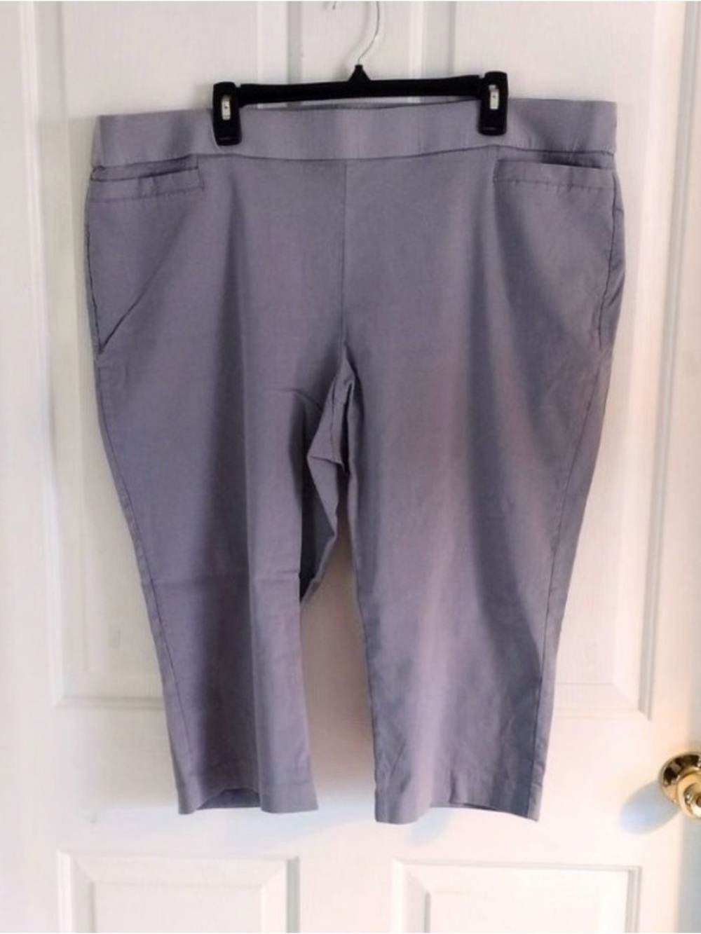 Women’s Gray Pull On Capri Pants